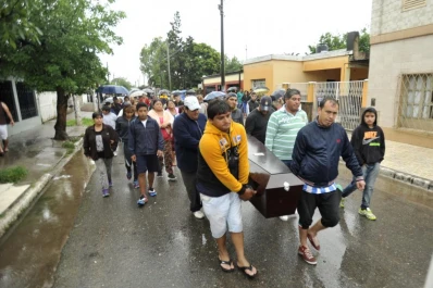 La mataron de un disparo en el cuello por defender a un supuesto ladrón en fuga