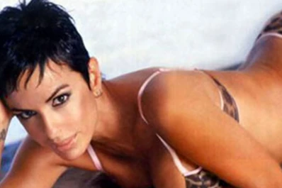 Daniela Cardone hace arder las redes sociales a los ¡51 años!