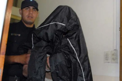 Detienen a un hombre acusado de abusar de su hija, con la que tendría ocho hijos