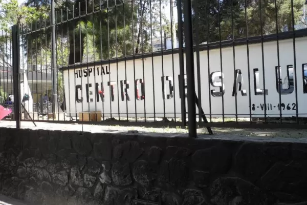 Un hombre agoniza en el Centro de Salud, con el 80% de su cuerpo quemado