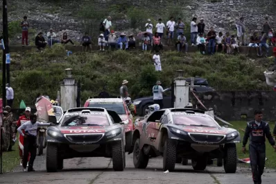 Peugeot impone condiciones en el Dakar
