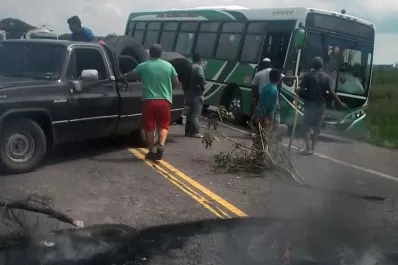 Cortaron la ruta 9 para pedir agua, luz y arreglos en los caminos