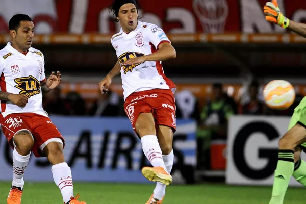 El volante Patricio Toranzo renovó contrato con Huracán