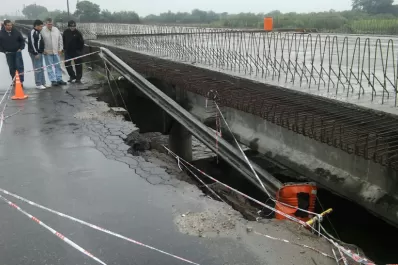 En Aguilares, cortaron el tránsito sobre el puente del río Medina, en la ruta 38