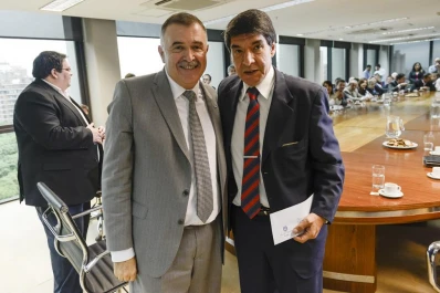 El Ejecutivo y la capital, en tregua por las deudas