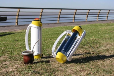 Crearon un termo que calienta el agua con el sol