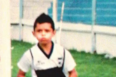 A uno le falta plata; al otro le sobran gambetas