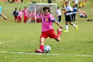 Brian, de 16 años es un exitoso mediocampista