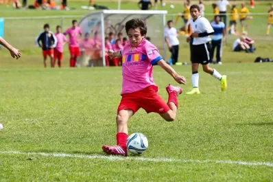 Brian, de 16 años es un exitoso mediocampista