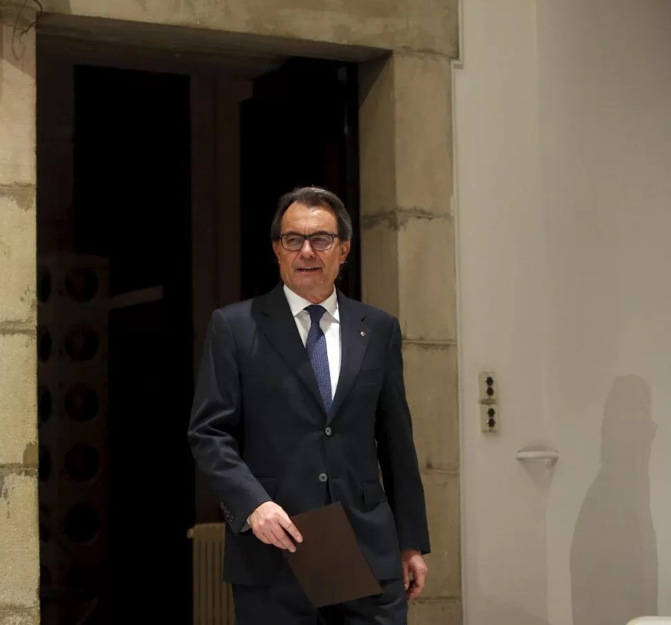 PASO AL COSTADO. Mas asumió como presidente de Cataluña en 2010. reuters