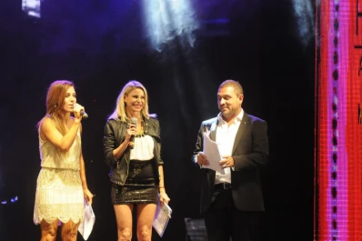 Un megaevento, con mujeres enardecidas y el aval del cielo