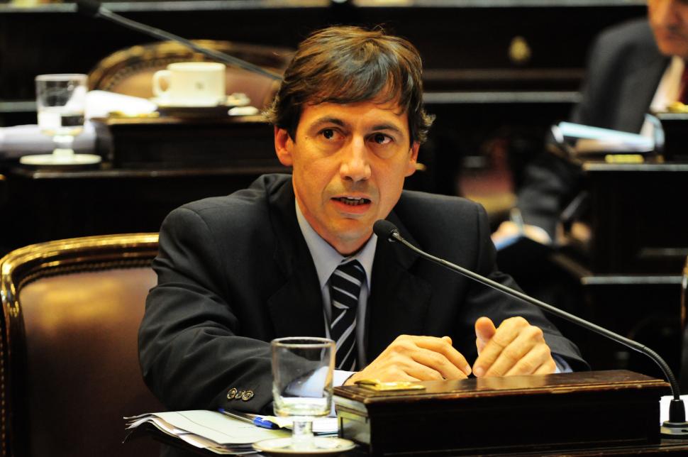 EL PROPUESTO. El radical  Luis Naidenoff, podría presidir la Bicameral. argentinaopina.com