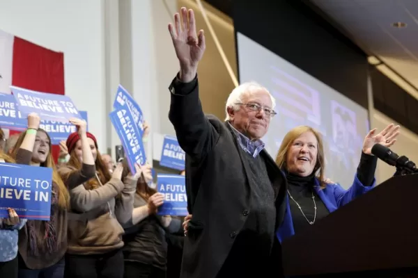 Sanders se acerca a Clinton en la interna de los demócratas