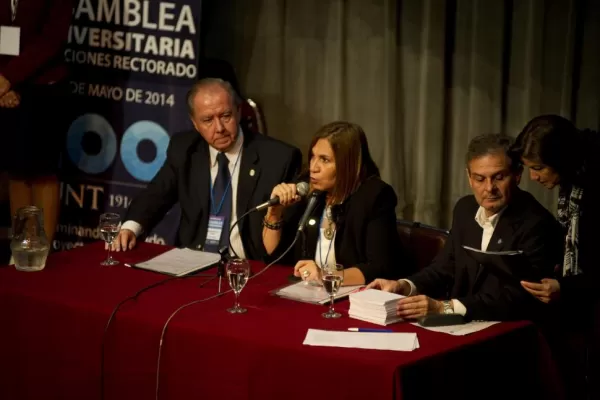 Saab cuestionó la instalación de un bar en Derecho