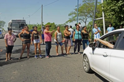 Día de piquetes en accesos a la capital y a Yerba Buena