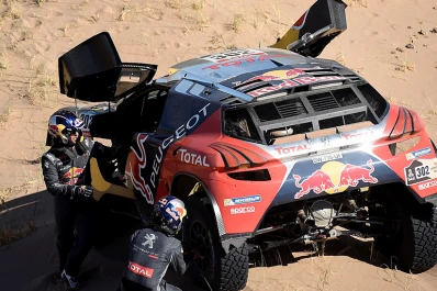 Todo servido para Peterhansel