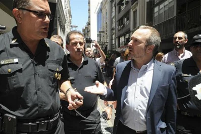 Sabbatella intentó nuevamente ingresar a la ex Afsca pero la Policía lo impidió