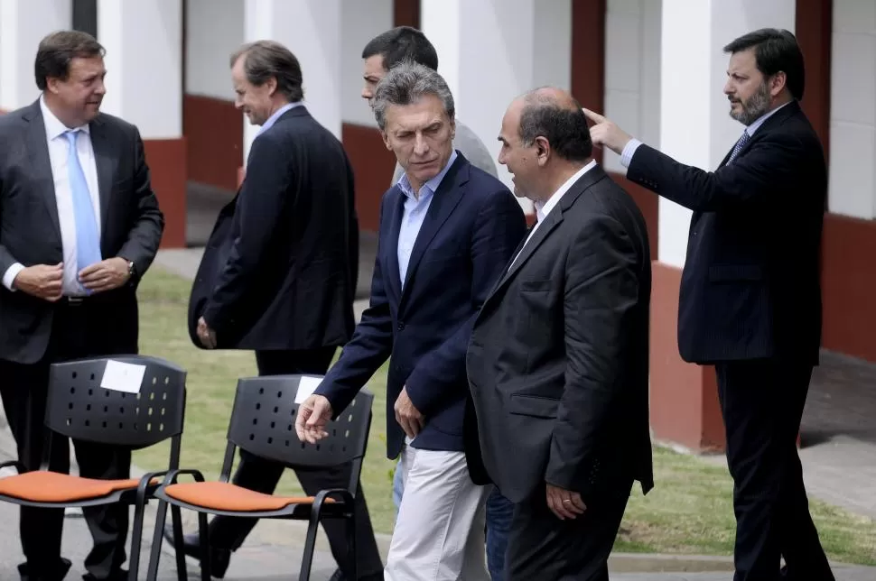 NEGOCIACIÓN. Macri y Manzur compartieron un almuerzo en Olivos al inicio de la gestión; ahora deberán negociar un acuerdo por la Coparticipación. dyn (archivo)
