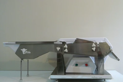 La Milanguera, una máquina industrial que hace milanesas exprés