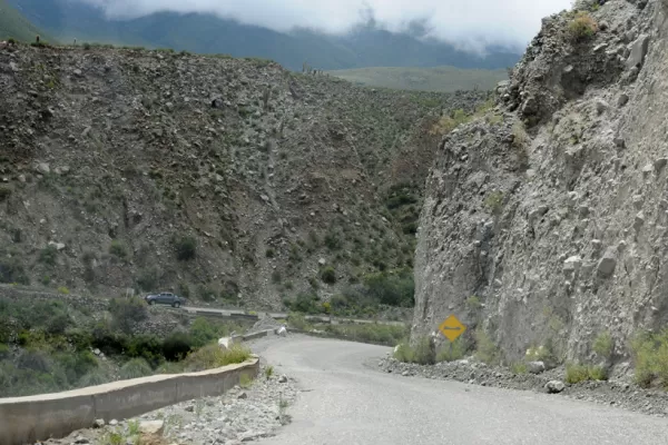 De a poco se restablece el tránsito en la ruta a Amaicha