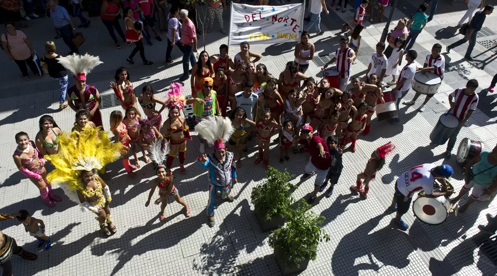 ALEGRÍA.Carnaval en las calles tucumanas..FOTO LA GACETA / JORGE OLMOS SGROSSO