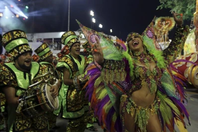 Brasil: el zika atenta contra el besuqueo general de Carnaval