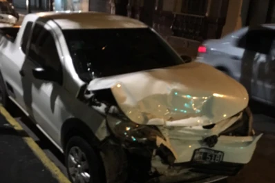 Una camioneta chocó a un taxi en plena siesta de domingo