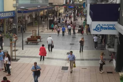 Feriado: la mayoría de los comercios abrió sus puertas
