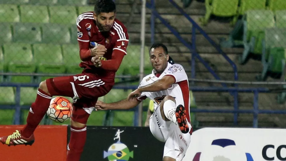 Un gol agónico de Diego Mendoza clasificó a Huracán a la zona de grupos