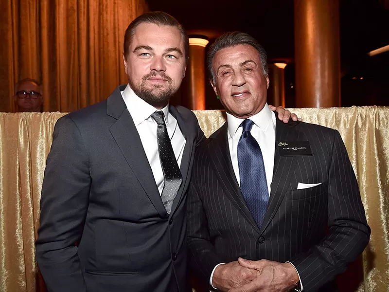 GRANDES CANDIDATOS. Leonardo DiCaprio y Sylvester Stallone posan en uno de los numerosos retratos tomados durante la cena de la Academia. PEOPLE.COM