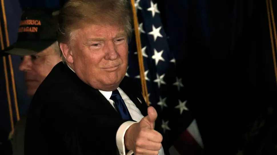 PULGAR ARRIBA. Trump se impuso por primera vez en la carrera a la Casa Blanca. REUTERS