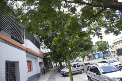 Un delincuente armado entró a una clínica y amenazó a todos