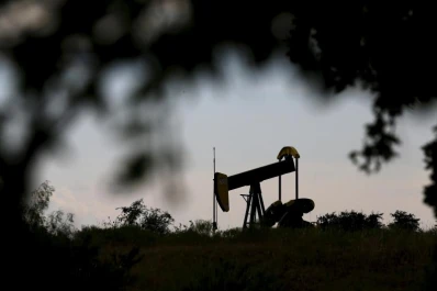 La OPEP aumenta la producción pese a la caída de los precios