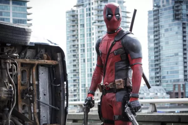 Con humor y acción, Deadpool se convierte en superhéroe