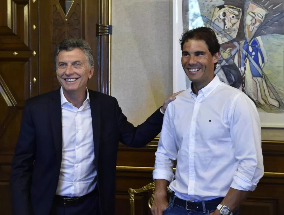 VISITA ILUSTRE. Rafael Nadal estuvo con el presidente Mauricio Macri en Casa Rosada. El español debuta hoy en el torneo que tiene sede en Buenos Aires. presidencia de la nación