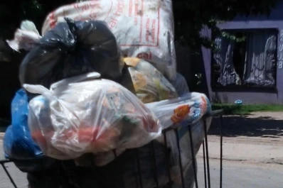 Desperdicios en el barrio belgrano de Alderetes