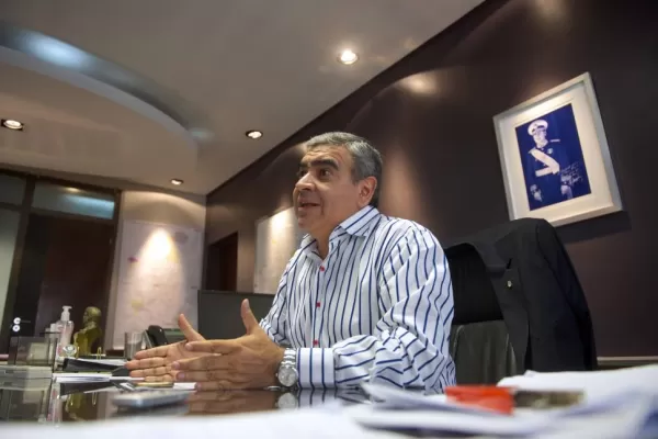 Alfaro pone paños fríos al aumento del boleto