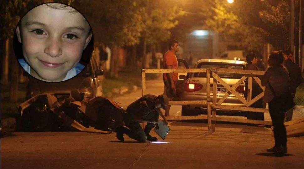 TRAGICO. El pequeño jugaba en la vereda cuando fue embestido por la camioneta. Hay un policía detenido. FOTO TOMADA DE CLARIN.COM