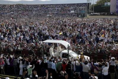 Francisco pidió perdón a los pueblos originarios de México