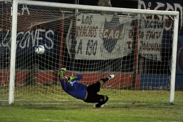 “El árbitro es una vergüenza”, bramó Pena