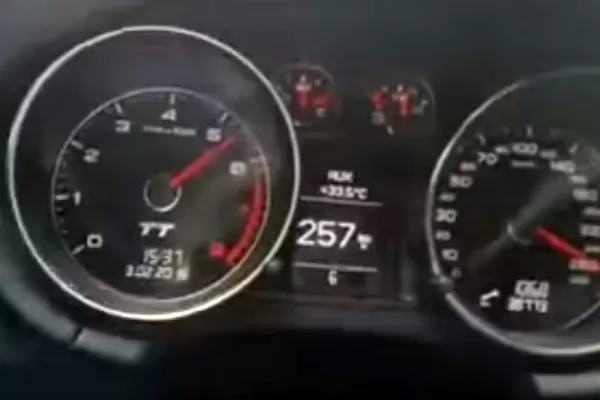 Video: se filmó manejando a 260 km/h y despertó polémica