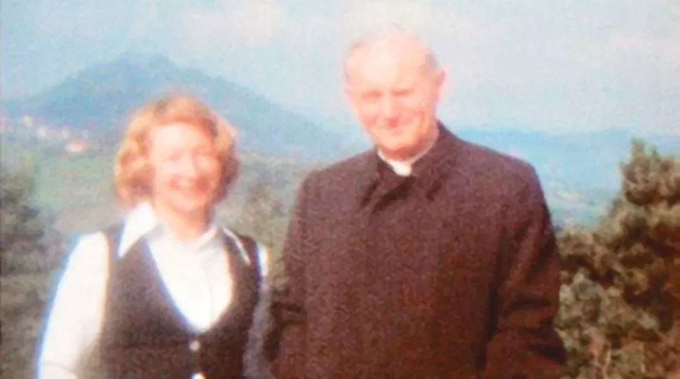 UNIDOS. Anna-Teresa vendió las cartas y las fotos con San Juan Pablo II.
