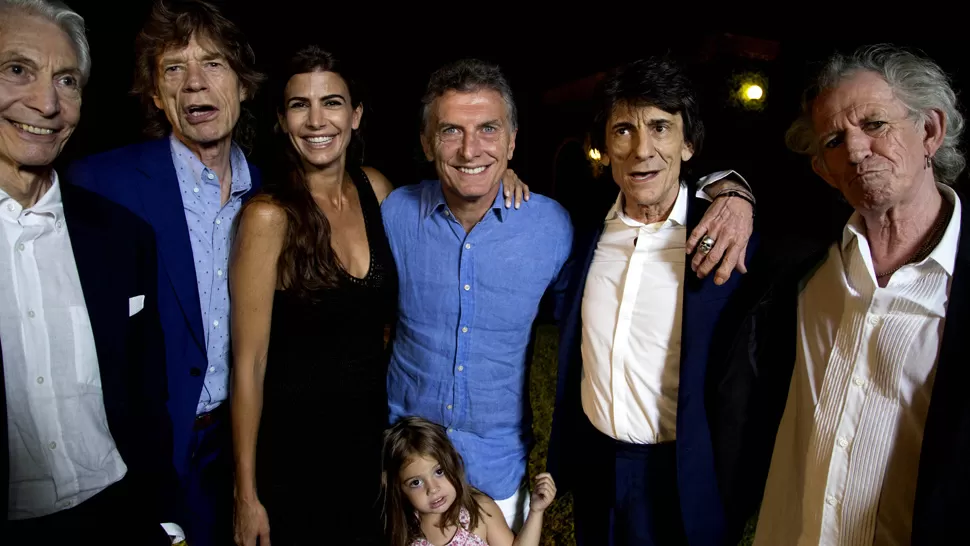 POLÍTICA Y ROCK. Mcri y su familia se fotografiaron con los integrantes de los Rolling Stones. FOTOS PRENSA PRESIDENCIA