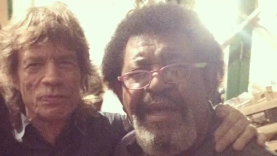 Dos ídolos juntos: la foto y el video de Mick Jagger y el Negro Rada