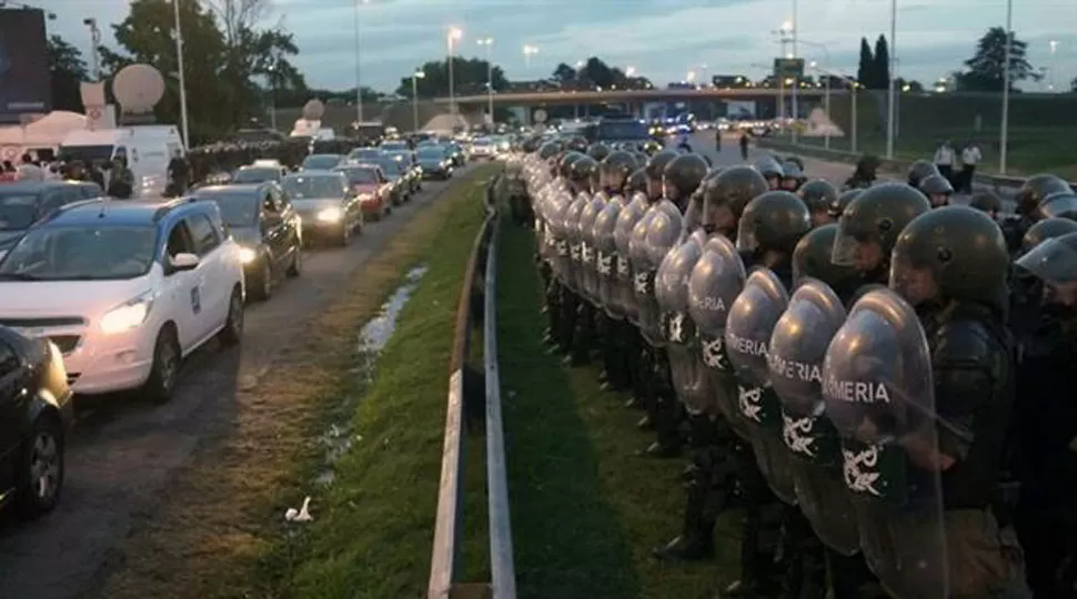 Protesta adecuada al nuevo protocolo. FOTO TOMADA DE LANACION.COM.AR