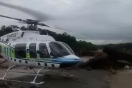 En helicóptero, rescataron a un operario en medio de la creciente