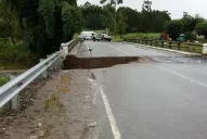 Un puente inhbilitado por el desborde del río Chirimayo, en Alpachiri