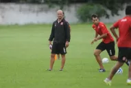 Pena cambiará otra vez el esquema táctico en San Martín