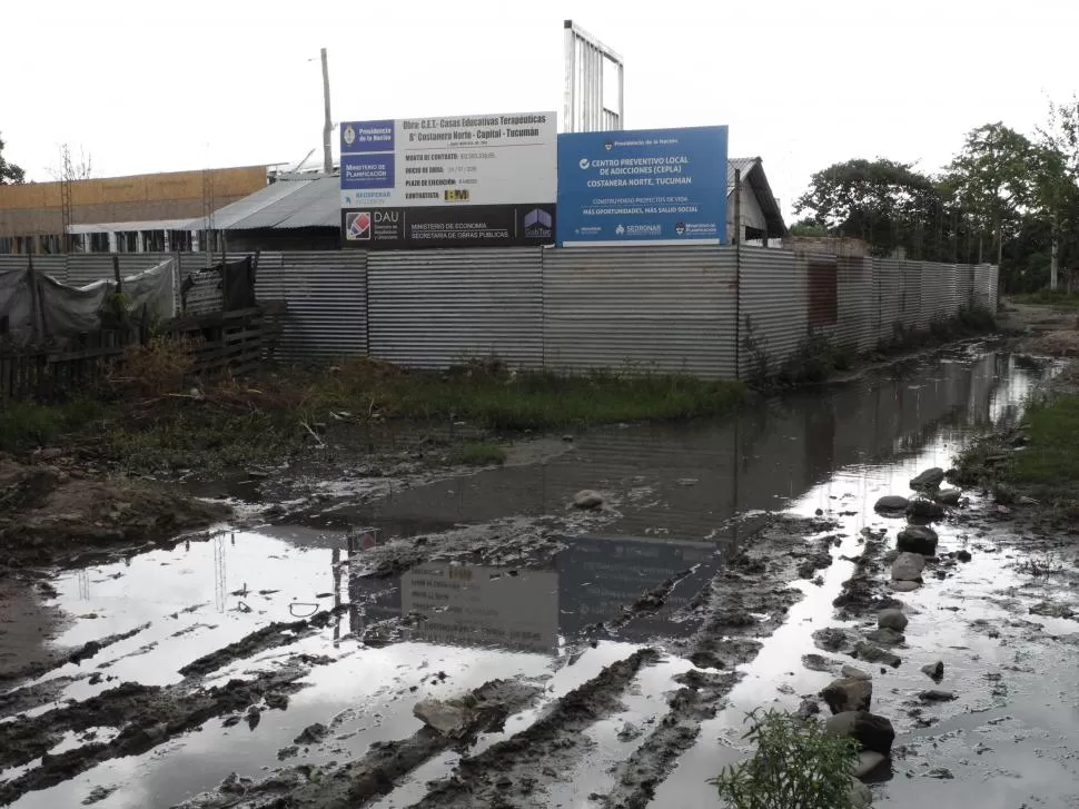MENOR RITMO. Las lluvias y la falta de dinero frenan la obra en el Centro Educativo Terapéutico, anunciado en 2013. la gaceta / foto de josé nuno