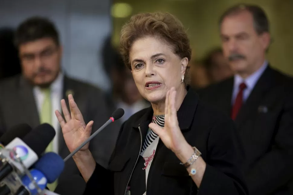 EN PROBLEMAS. Dilma defendió con firmeza la Presidencia de Brasil que ejerce desde 2014, cuando logró la reelección al ganar por un estrecho margen. reuters
